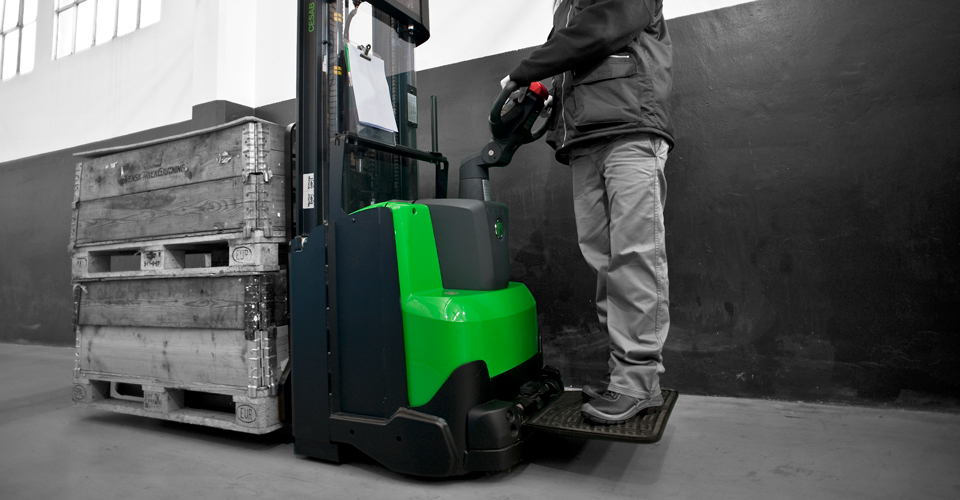 cesab stacker truck s200